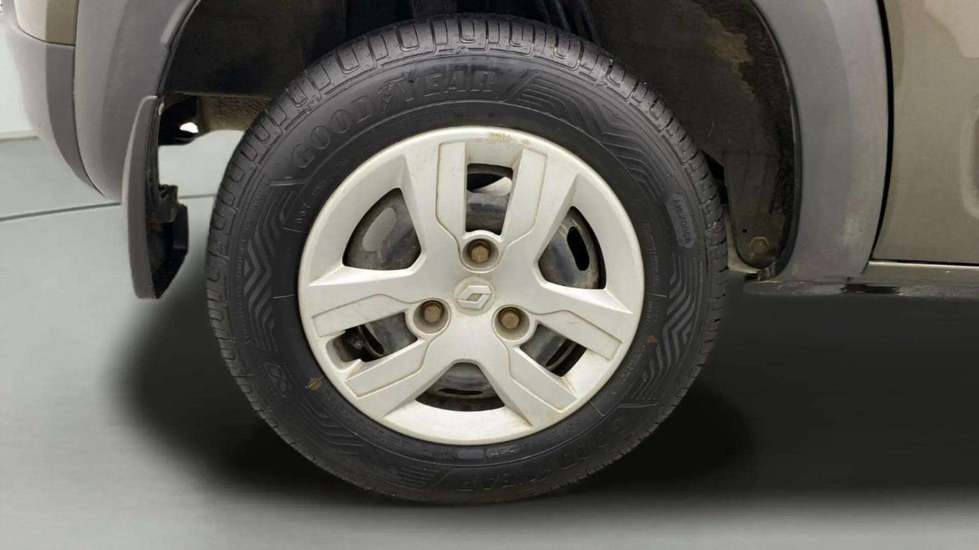 2015 Renault Kwid RXL, Petrol, Manual, 42,211 km, Right Rear Wheel