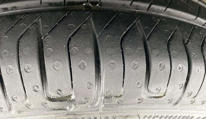 2015 Renault Kwid RXL, Petrol, Manual, 24,132 km, Left Front Tyre Tread