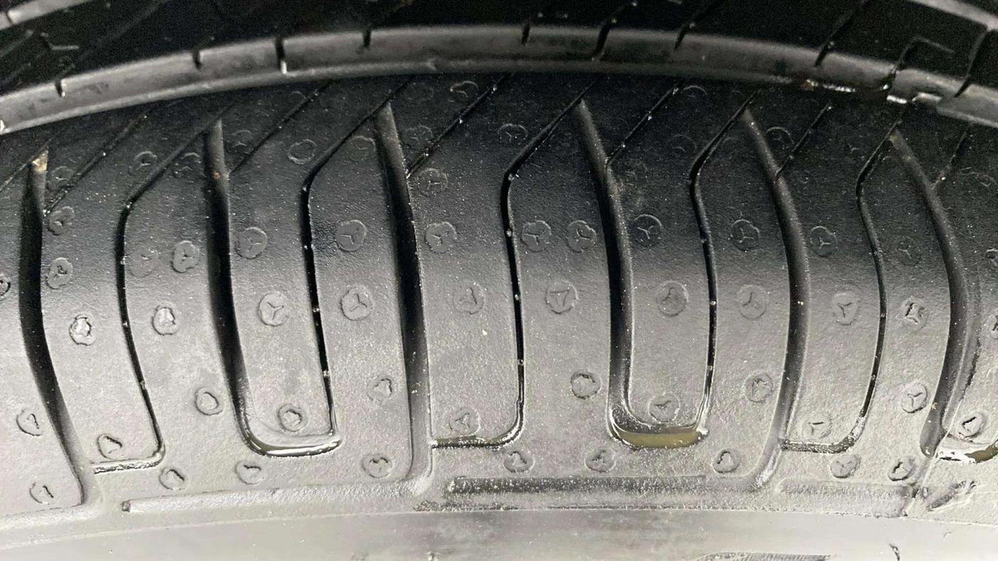 2015 Renault Kwid RXL, Petrol, Manual, 42,211 km, Right Front Tyre Tread