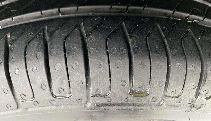 2015 Renault Kwid RXL, Petrol, Manual, 24,132 km, Right Front Tyre Tread