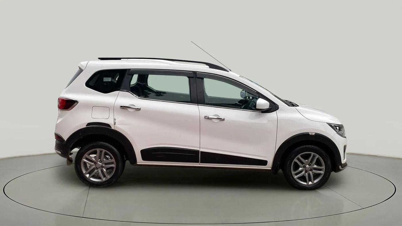 2020 Renault TRIBER RXZ, Petrol, Manual, 33,233 km, Right Side View