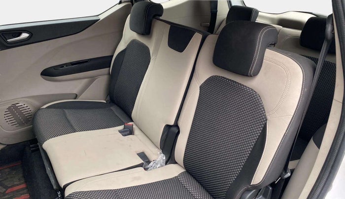2020 Renault TRIBER RXZ, Petrol, Manual, 33,233 km, Right Side Rear Door Cabin