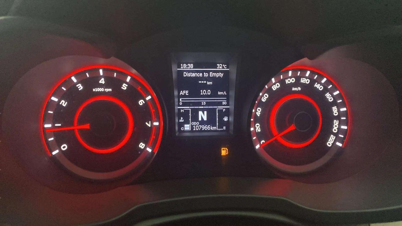 2019 Mahindra XUV300 W8 1.2 PETROL, Petrol, Manual, 1,08,001 km, Odometer Image