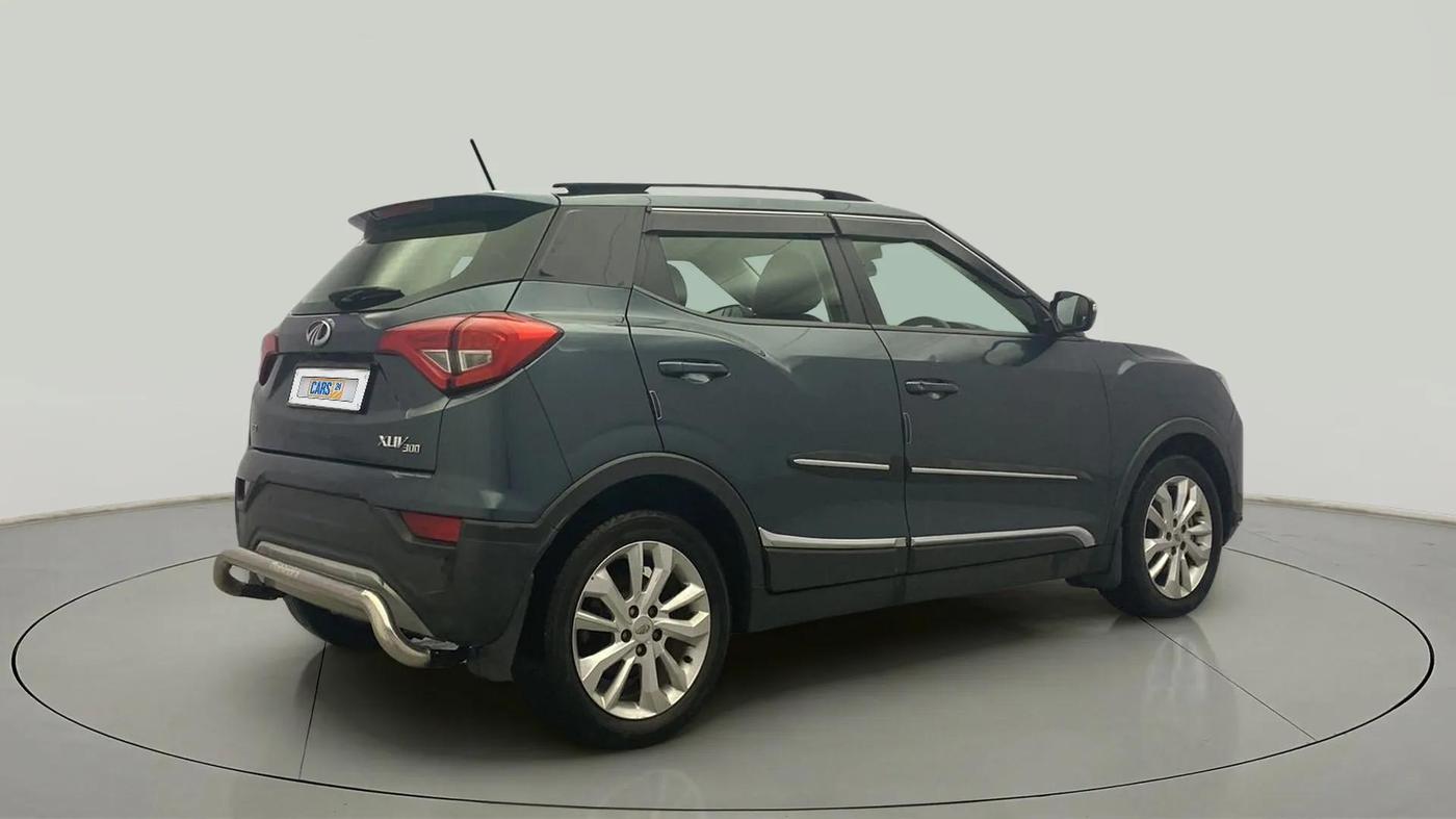 2019 Mahindra XUV300 W8 1.2 PETROL, Petrol, Manual, 1,08,001 km, Right Back Diagonal