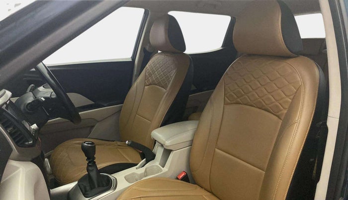2019 Mahindra XUV300 W8 1.2 PETROL, Petrol, Manual, 1,07,966 km, Right Side Front Door Cabin