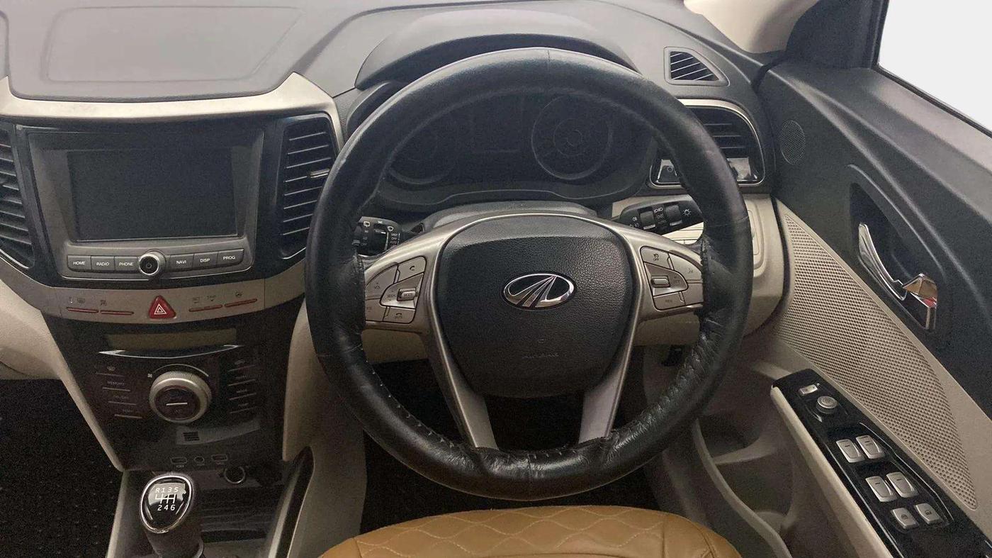 2019 Mahindra XUV300 W8 1.2 PETROL, Petrol, Manual, 1,08,001 km, Steering Wheel Close Up