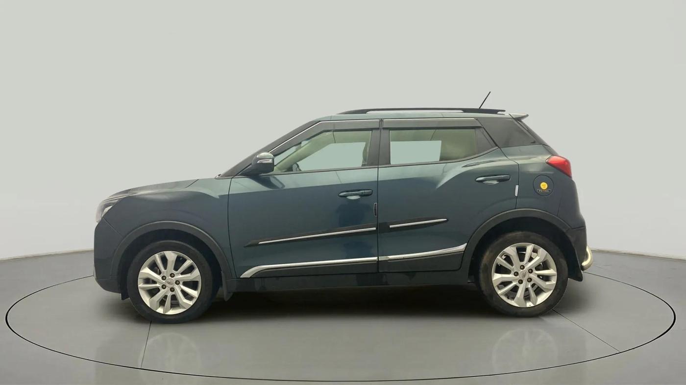 2019 Mahindra XUV300 W8 1.2 PETROL, Petrol, Manual, 1,08,001 km, Left Side