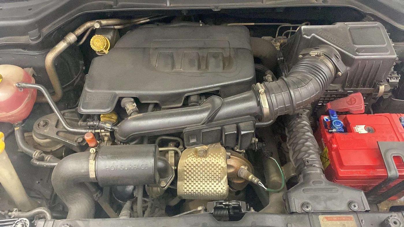 2019 Mahindra XUV300 W8 1.2 PETROL, Petrol, Manual, 1,08,001 km, Open Bonet