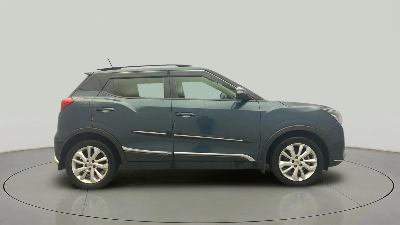 2019 Mahindra XUV300 W8 1.2 PETROL, Petrol, Manual, 1,08,001 km, Right Side View