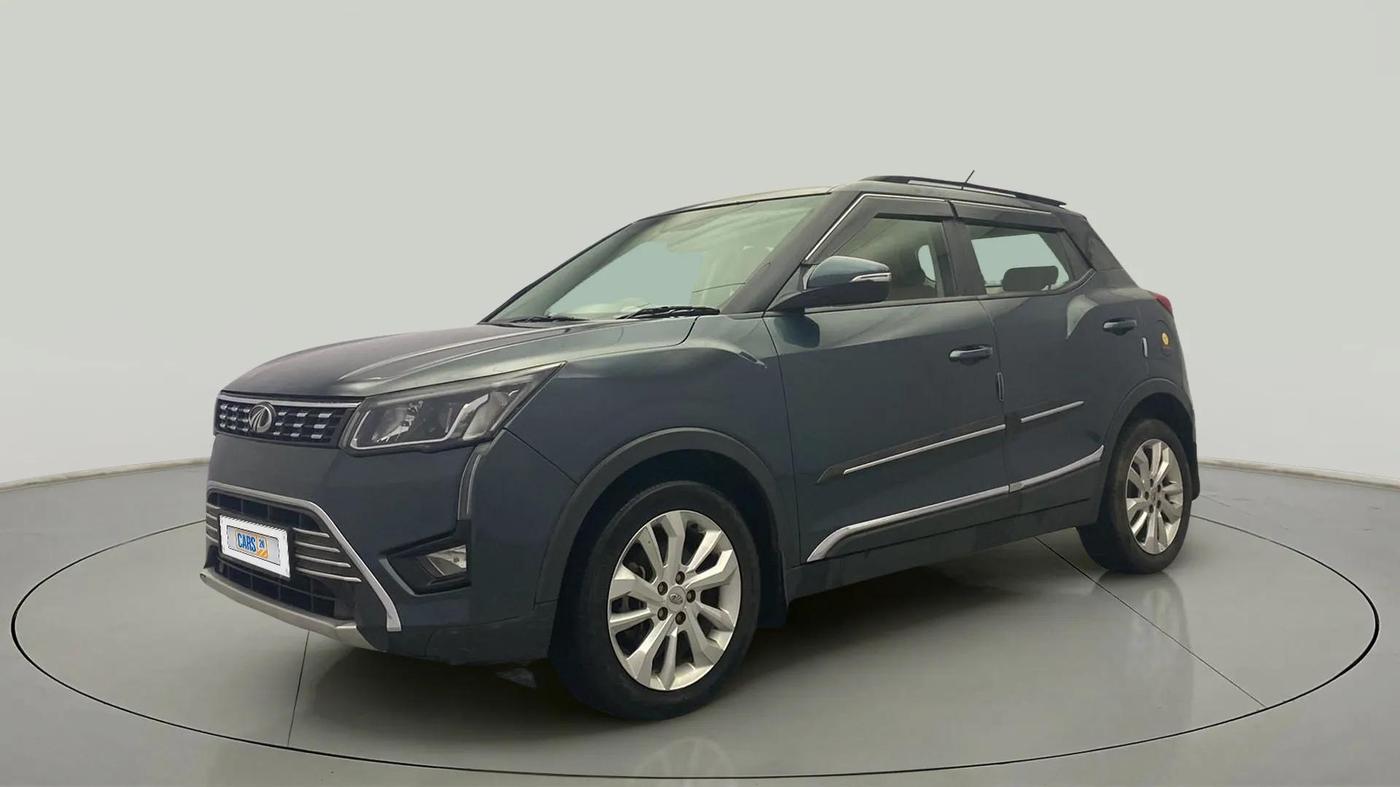 2019 Mahindra XUV300 W8 1.2 PETROL, Petrol, Manual, 1,08,001 km, Left Front Diagonal
