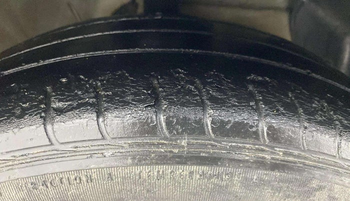 2020 Hyundai AURA SX 1.2 (O), Petrol, Manual, 33,985 km, Right Front Tyre Tread