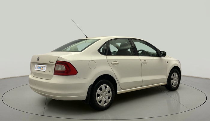 2012 Skoda Rapid AMBITION 1.6 MPI MT, Petrol, Manual, 75,926 km, Right Back Diagonal