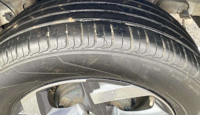 2021 Hyundai VENUE SX (O) 1.5 CRDI, Diesel, Manual, 81,364 km, Left Front Tyre Tread