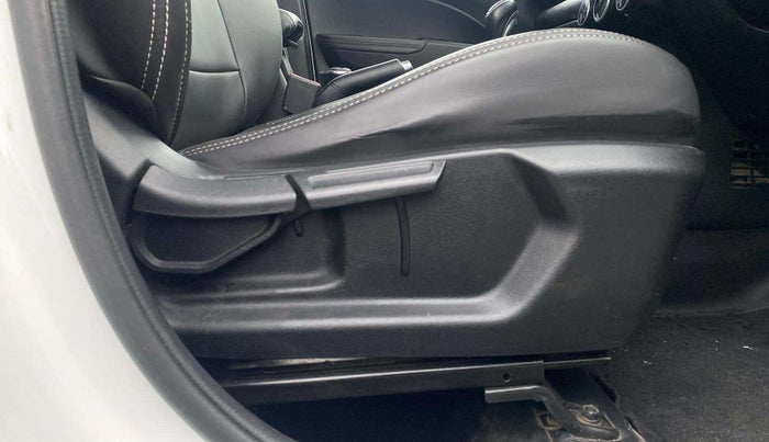2021 Hyundai VENUE SX (O) 1.5 CRDI, Diesel, Manual, 81,364 km, Driver Side Adjustment Panel