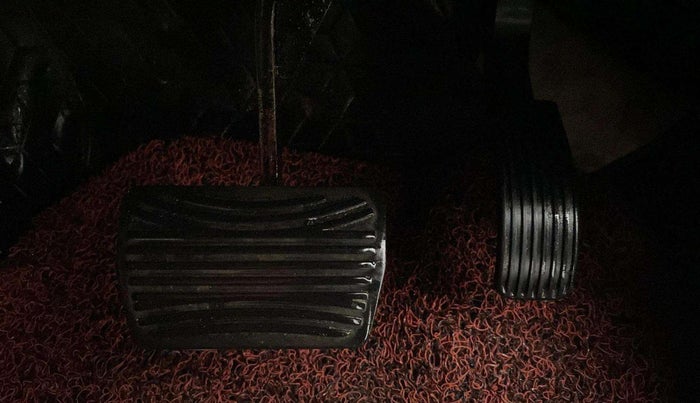 2022 Mahindra Thar LX PETROL HT 4WD AT, Petrol, Automatic, 37,637 km, Pedals