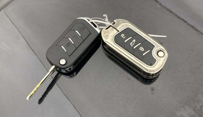 2022 Mahindra Thar LX PETROL HT 4WD AT, Petrol, Automatic, 37,637 km, Key Close Up