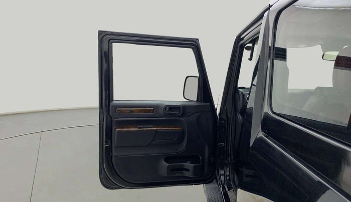 2022 Mahindra Thar LX PETROL HT 4WD AT, Petrol, Automatic, 37,637 km, LHS Front Door