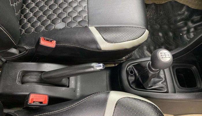 2015 Maruti Swift VXI, Petrol, Manual, 1,29,077 km, Gear Lever