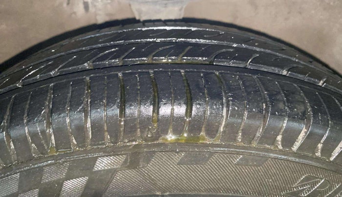 2015 Maruti Alto 800 LXI, Petrol, Manual, 60,196 km, Right Front Tyre Tread