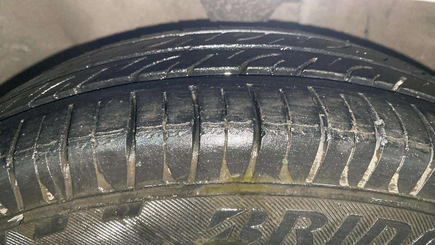 2015 Maruti Alto 800 LXI, Petrol, Manual, 60,266 km, Left Front Tyre Tread