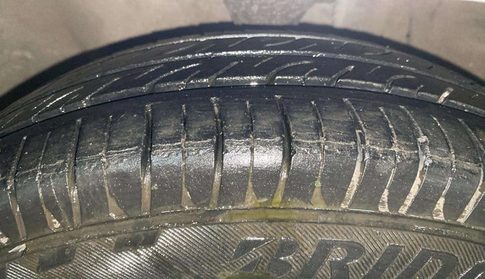 2015 Maruti Alto 800 LXI, Petrol, Manual, 60,196 km, Left Front Tyre Tread