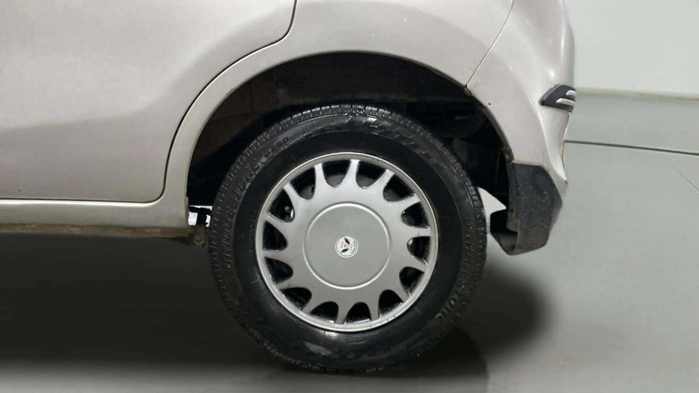 2015 Maruti Alto 800 LXI, Petrol, Manual, 60,266 km, Left Rear Wheel