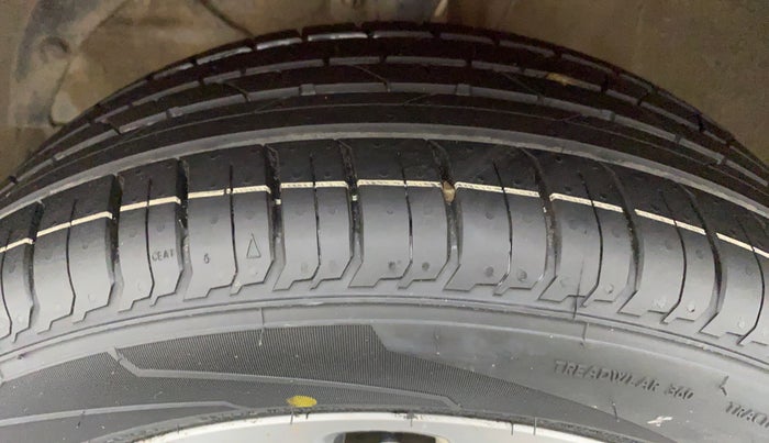 2016 Maruti Baleno ZETA 1.2 K12, Petrol, Manual, 72,201 km, Left Front Tyre Tread