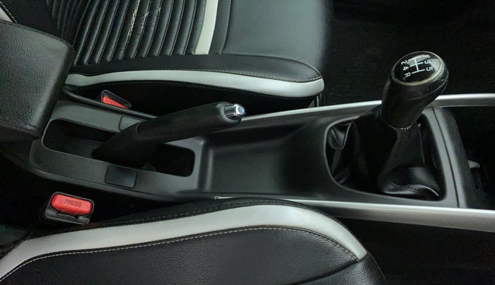 2016 Maruti Baleno ZETA 1.2 K12, Petrol, Manual, 72,201 km, Gear Lever