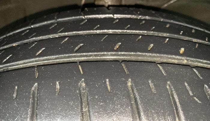 2022 Maruti Ertiga ZXI SHVS, Petrol, Manual, 31,931 km, Right Front Tyre Tread