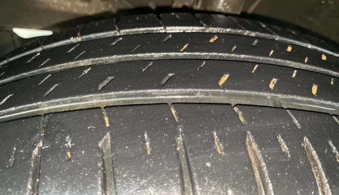 2022 Maruti Ertiga ZXI SHVS, Petrol, Manual, 31,931 km, Left Front Tyre Tread