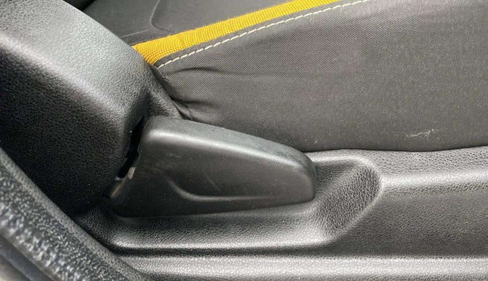 2022 Renault Kwid CLIMBER MT 1.0, Petrol, Manual, 25,466 km, Driver Side Adjustment Panel