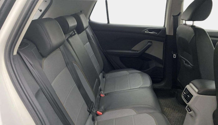 2021 Skoda KUSHAQ STYLE 1.0L TSI MT, Petrol, Manual, 51,614 km, Right Side Rear Door Cabin