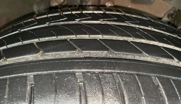 2016 Renault Duster 110 PS RXL 4X2 AMT, Diesel, Automatic, 62,302 km, Right Front Tyre Tread