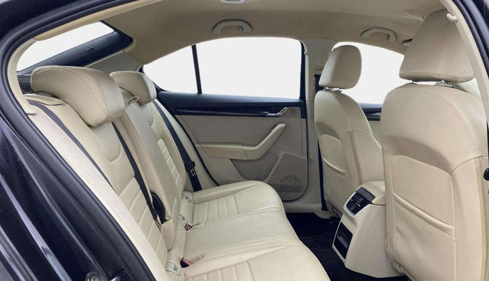 2015 Skoda Octavia AMBITION 2.0 TDI AT, Diesel, Automatic, 90,413 km, Right Side Rear Door Cabin