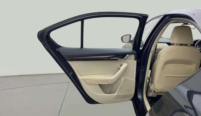 2015 Skoda Octavia AMBITION 2.0 TDI AT, Diesel, Automatic, 90,413 km, LHS Rear Door
