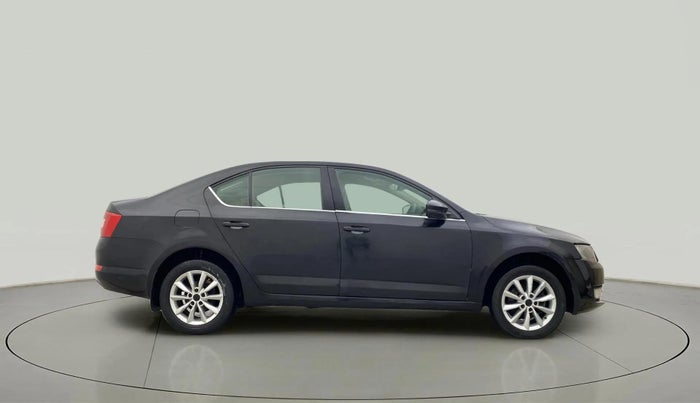 2015 Skoda Octavia AMBITION 2.0 TDI AT, Diesel, Automatic, 90,413 km, Right Side View