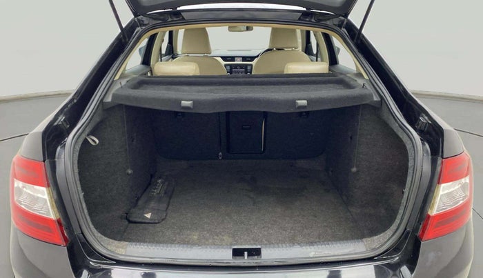 2015 Skoda Octavia AMBITION 2.0 TDI AT, Diesel, Automatic, 90,413 km, Boot Open Zoomed View