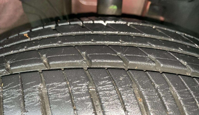 2017 Renault Kwid RXL 1.0 AMT, Petrol, Automatic, 20,334 km, Right Front Tyre Tread
