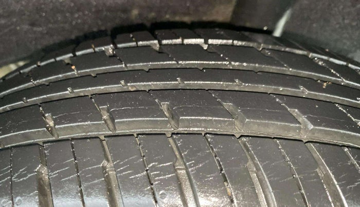 2017 Renault Kwid RXL 1.0 AMT, Petrol, Automatic, 20,334 km, Left Rear Tyre Tread