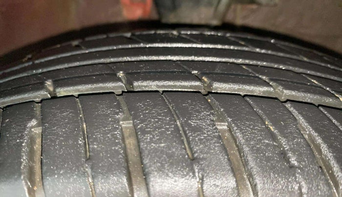 2012 Hyundai i10 SPORTZ 1.2, Petrol, Manual, 1,02,652 km, Right Front Tyre Tread