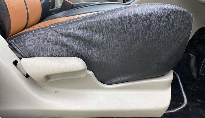 2015 Maruti Celerio VXI, Petrol, Manual, 1,34,131 km, Driver Side Adjustment Panel