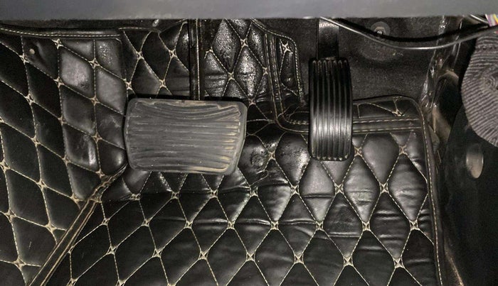 2022 Mahindra Thar LX PETROL HT 4WD AT, Petrol, Automatic, 40,279 km, Pedals