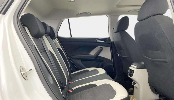 2022 Volkswagen TAIGUN GT PLUS 1.5 TSI DSG, Petrol, Automatic, 49,165 km, Right Side Rear Door Cabin
