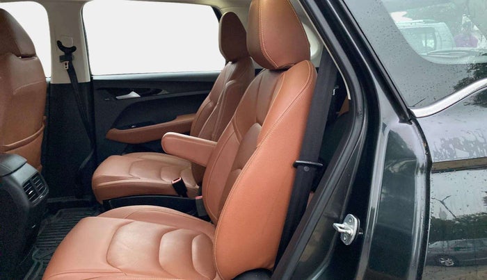 2021 MG HECTOR PLUS SHARP 1.5 PETROL TURBO HYBRID MT 6-STR, Petrol, Manual, 44,701 km, Right Side Rear Door Cabin