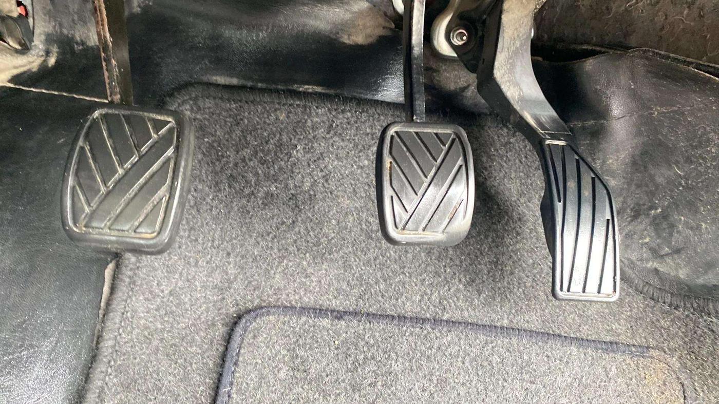2015 Maruti Swift VXI, Petrol, Manual, 55,805 km, Pedals