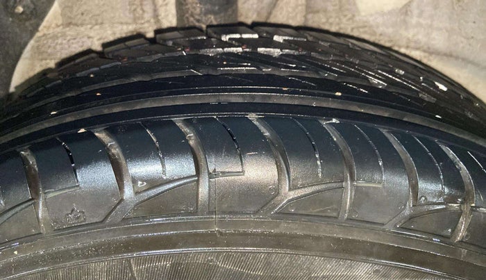 2015 Hyundai Elite i20 MAGNA 1.2, Petrol, Manual, 98,122 km, Right Rear Tyre Tread