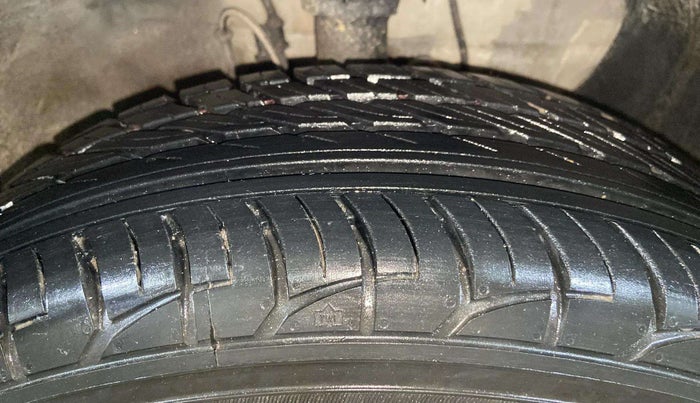 2015 Hyundai Elite i20 MAGNA 1.2, Petrol, Manual, 98,122 km, Right Front Tyre Tread