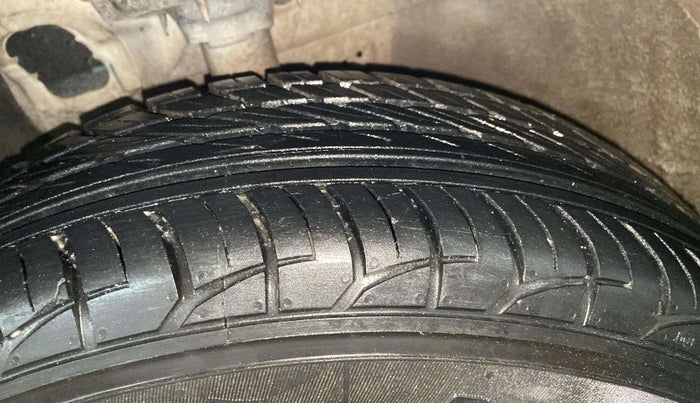 2015 Hyundai Elite i20 MAGNA 1.2, Petrol, Manual, 98,122 km, Left Front Tyre Tread