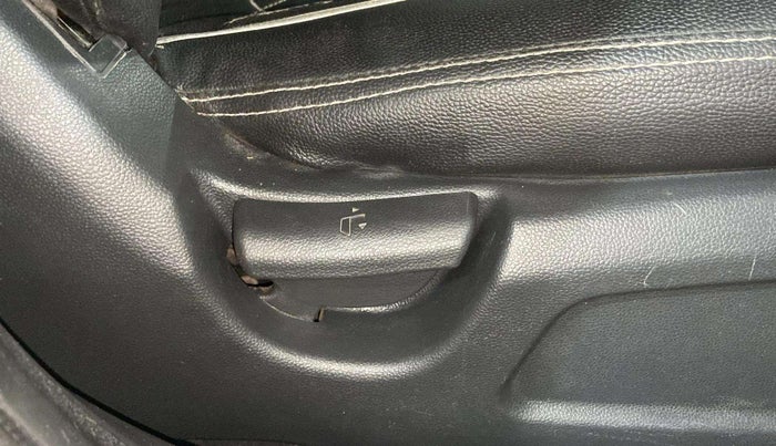 2015 Hyundai Elite i20 MAGNA 1.2, Petrol, Manual, 98,122 km, Driver Side Adjustment Panel