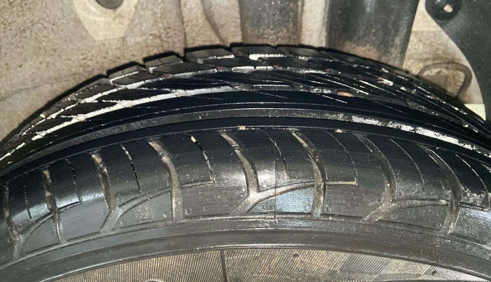 2015 Hyundai Elite i20 MAGNA 1.2, Petrol, Manual, 98,122 km, Left Rear Tyre Tread